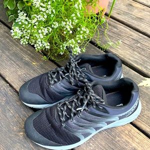 Size 8.5 Merrell running shoes.